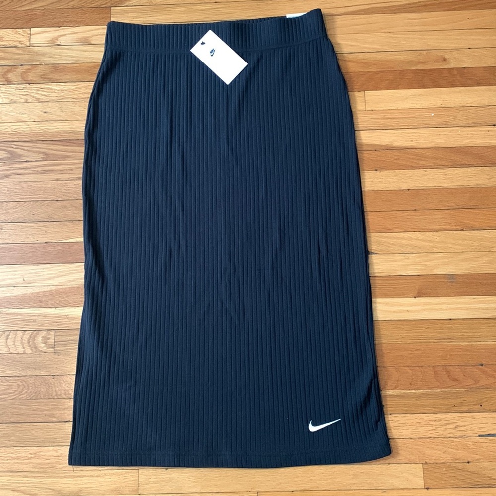 Nike Slim Fit High Rise Below Knee Length Skirt Black Size Large